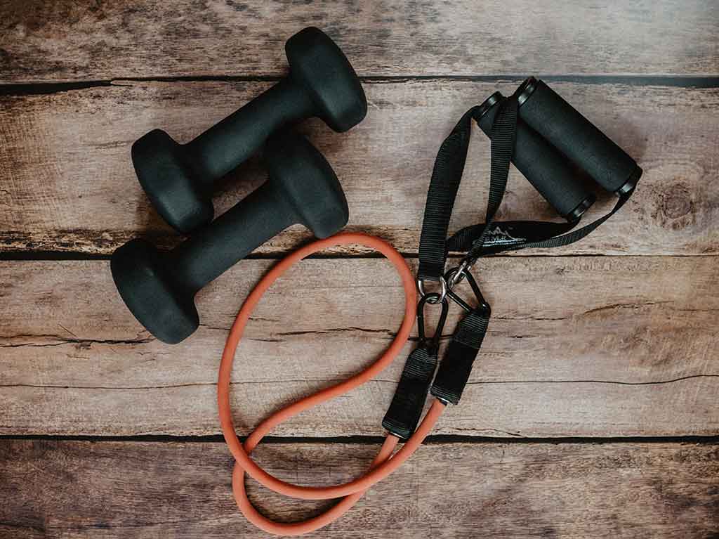 Hacer ejercicio en casa: todos los accesorios que debes tener