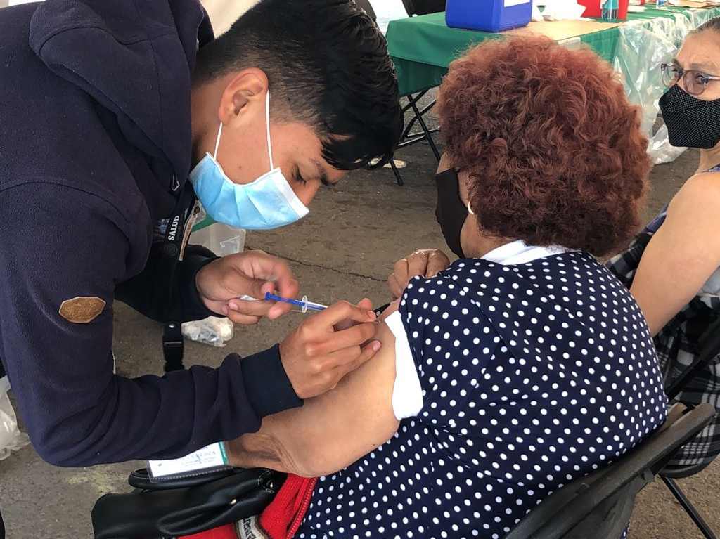 abrió el registro para vacuna de refuerzo COVID a mayores de 40 CDMX