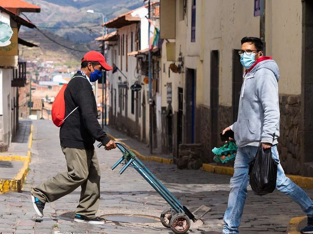 COVID: Reducción de 14 a 7 días de aislamiento por síntomas calle