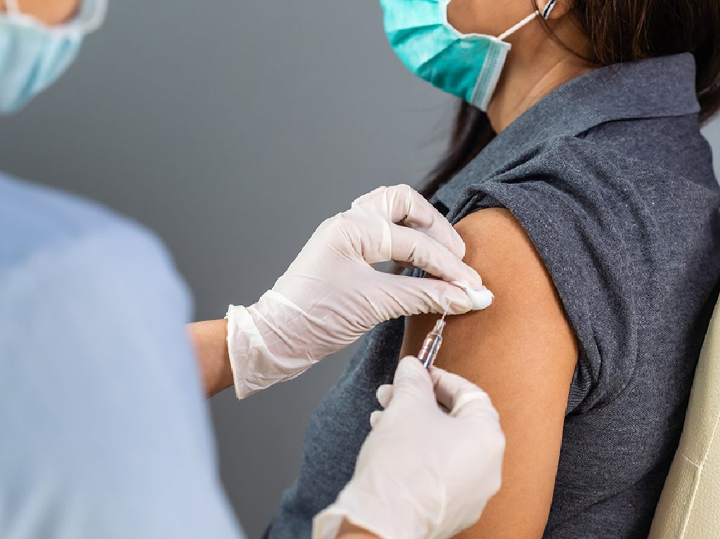 COVID: Reducción de 14 a 7 días de aislamiento por síntomas vacunación