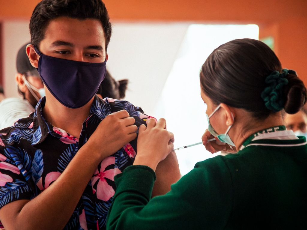 Jóvenes que cumplan 15 años podrán vacunarse contra COVID