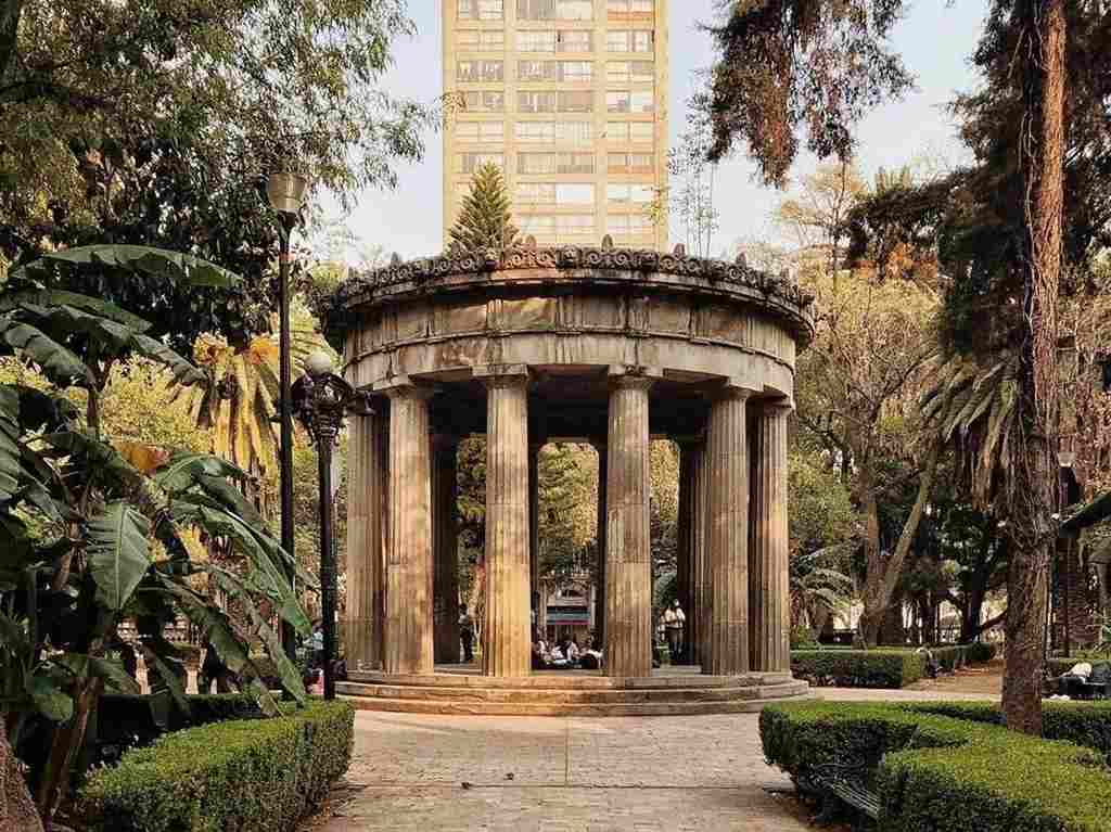 10 lugares verdes poco conocidos que explorar en CDMX Jardín Santiago