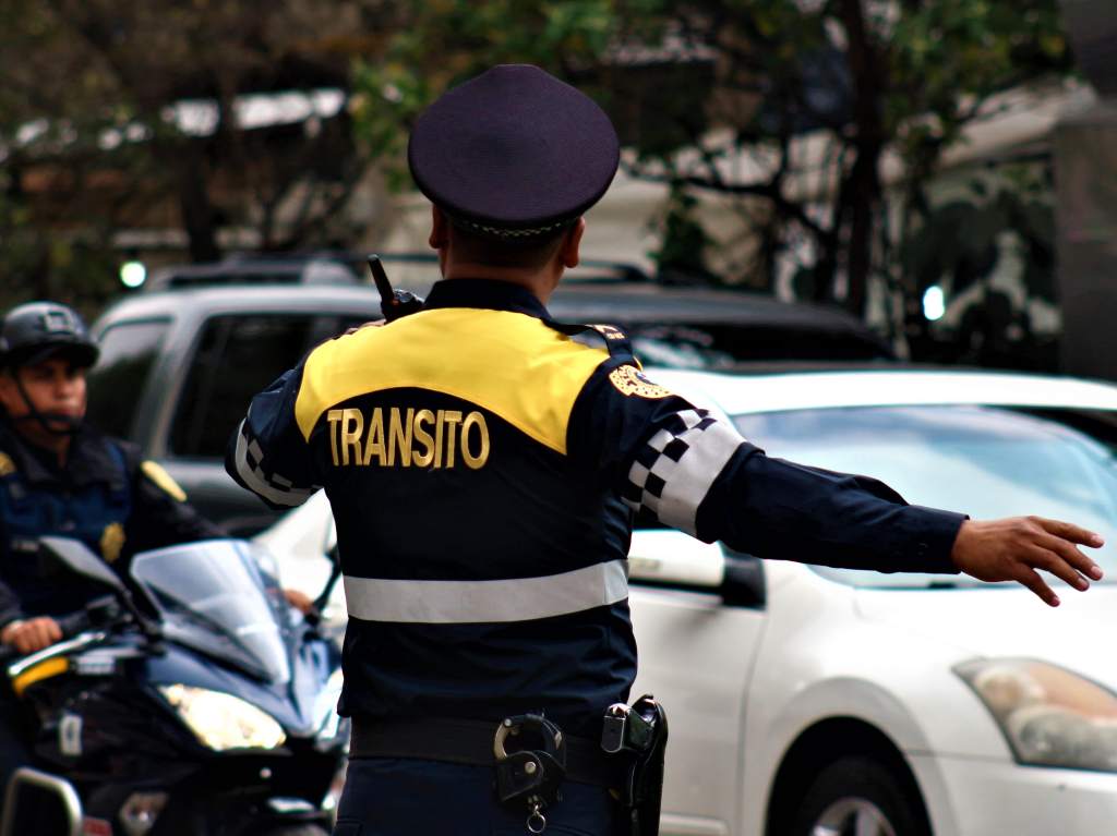 Multa por placas foráneas CDMX sólo para autos de ultralujo Policía de tránsito