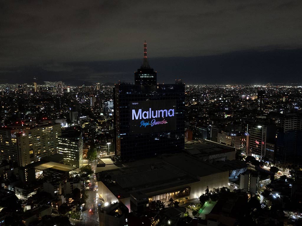 OPPO celebró el cumpleaños de Maluma iluminando el World Trade Center de la CDMX