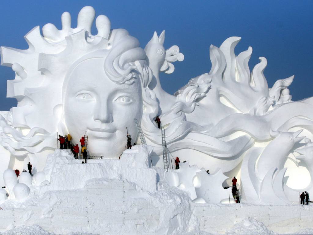 Réplica de hielo de la Pirámide de Kukulcán se exhibe en China Cataratas del Niágara