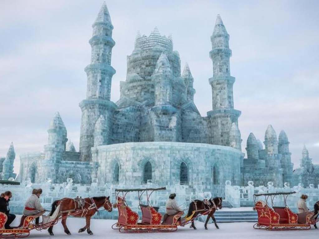 Réplica de hielo de la Pirámide de Kukulcán se exhibe en China Esculturas de hielo