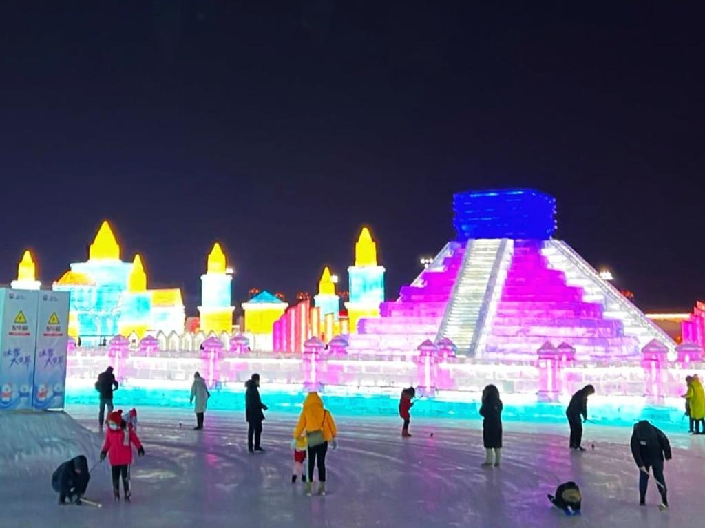 Réplica de hielo de la Pirámide de Kukulcán se exhibe en China Festival Mundial Hielo y Nieve