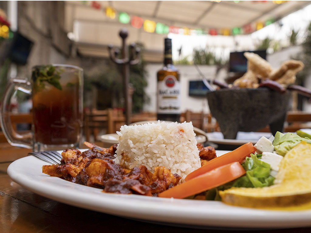 cantineando-con-bacardi-la-opera-y-la-coyoacana-ideales-para-ir-con-tu-pareja-o-amigos