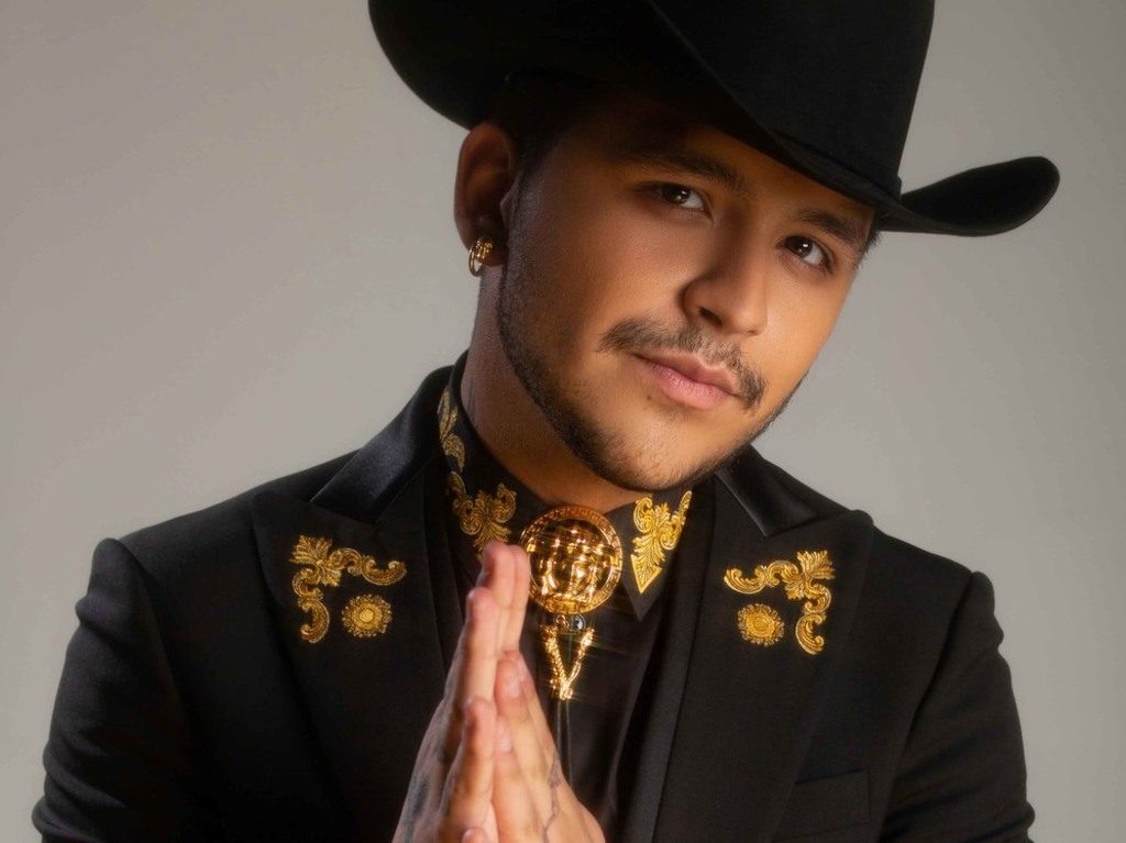 ¡Christian Nodal se une a la familia de Sony Music