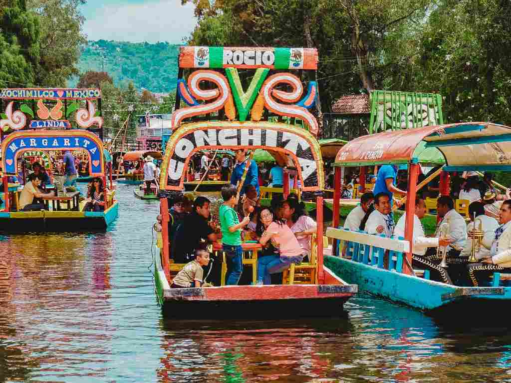 Checa el costo del paseo en trajinera en Xochimilco este 2022 Tours