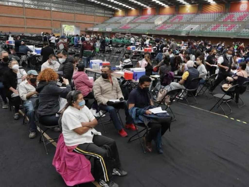 Anuncian macrosedes para vacunación de rezagados en CDMX