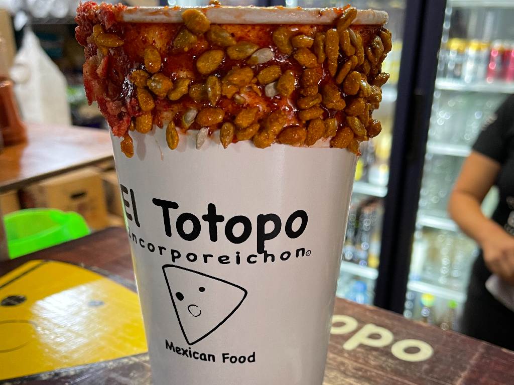 micheladas-de-litro-con-ajonjoli