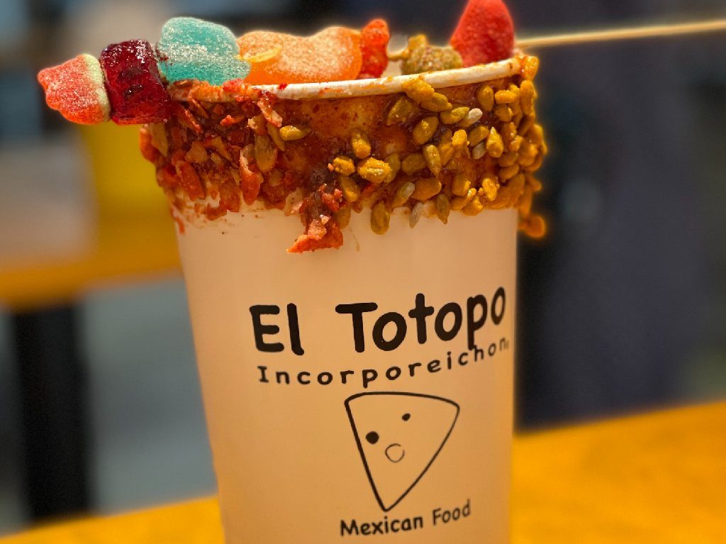 El Totopo Incorporeichon: micheladas de litro y tacos de cochinita
