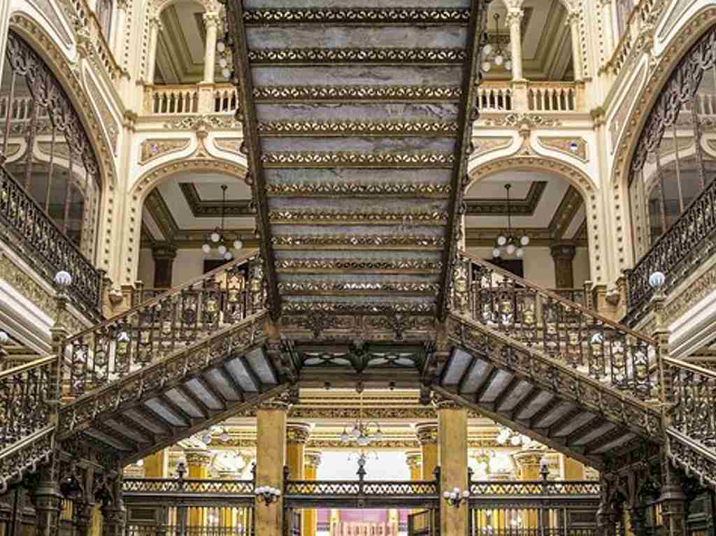 La belleza del Palacio Postal y otros espacios del Porfiriato Escaleras