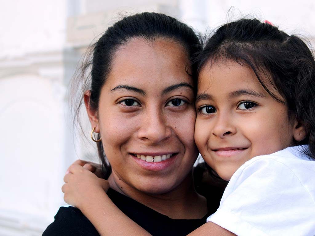 Mujer con su hija