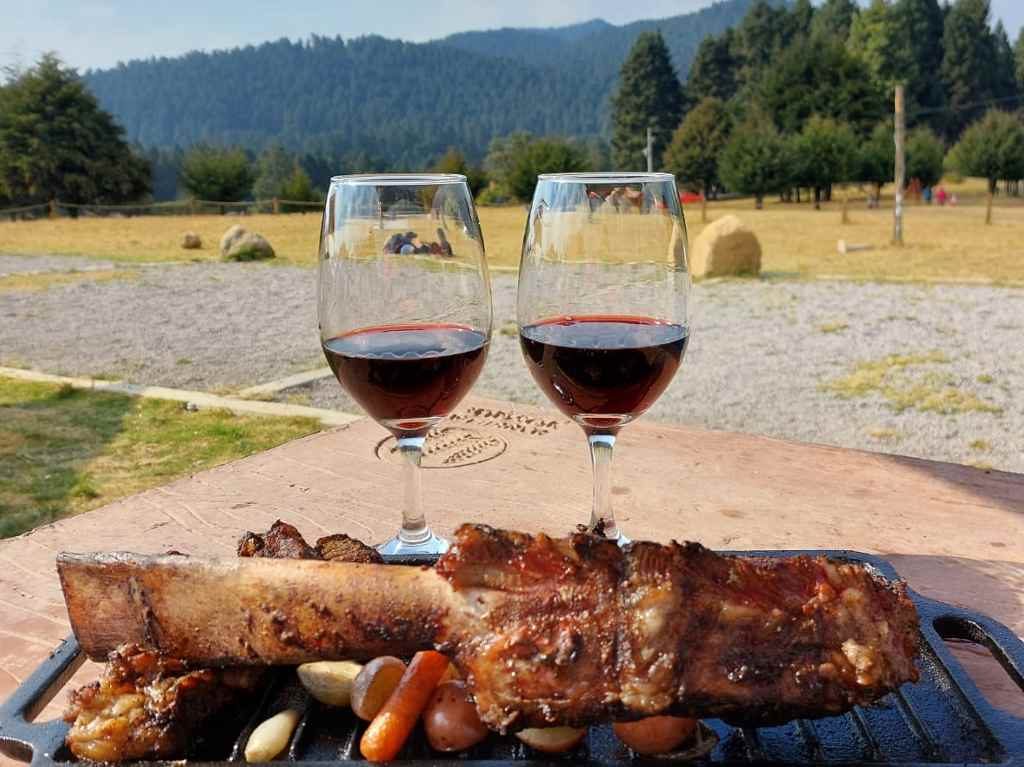 Parilla Bosque: vino, cerveza y cortes de carne en la Marquesa Portada