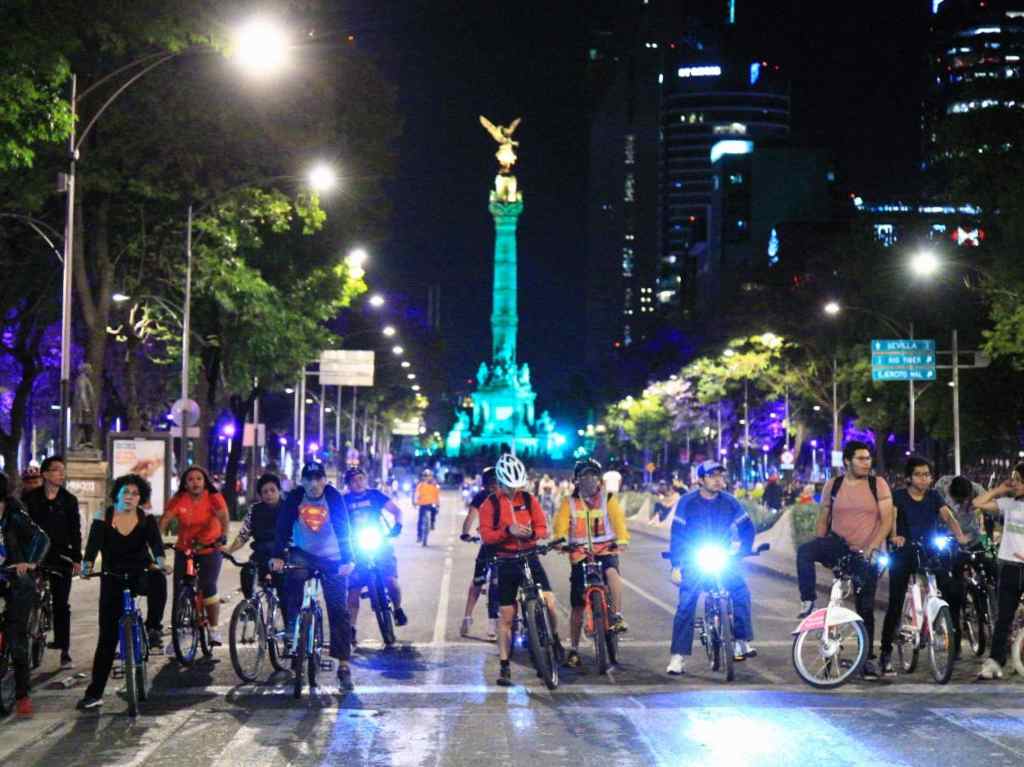 Paseo Nocturno en bicicleta regresa a CDMX por San Valentín