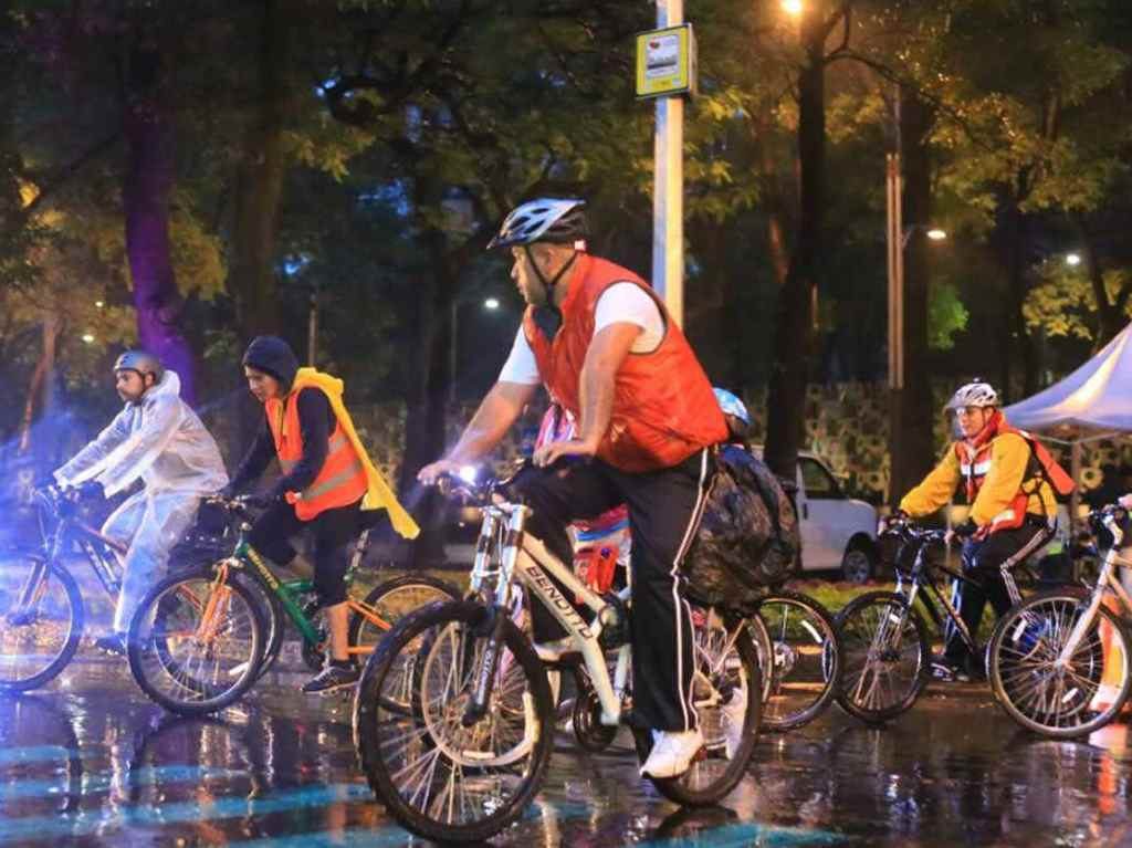Paseo Nocturno en bicicleta regresa a CDMX por San Valentín Paseo de la Reforma