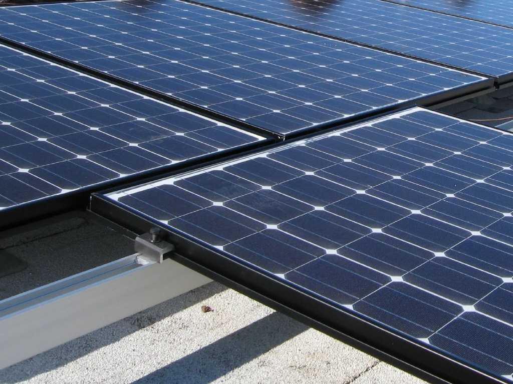 planta-solar-en-la-central-de-abasto-panel-solar