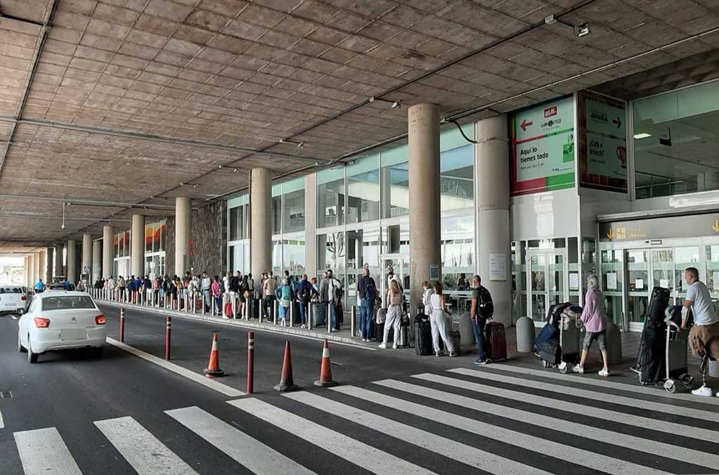 Taxis por aplicación móvil no podrán abordar a pasajeros dentro del AIFA 0