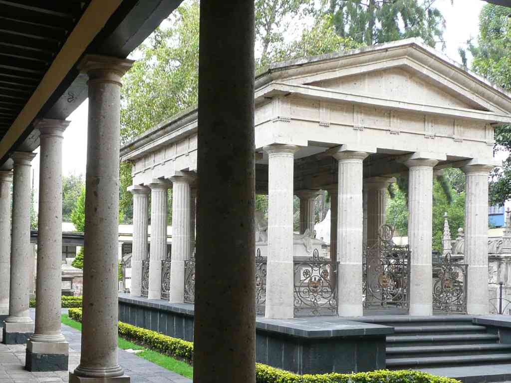 tour por los cementerios más célebres de CDMX Panteón San Fernando