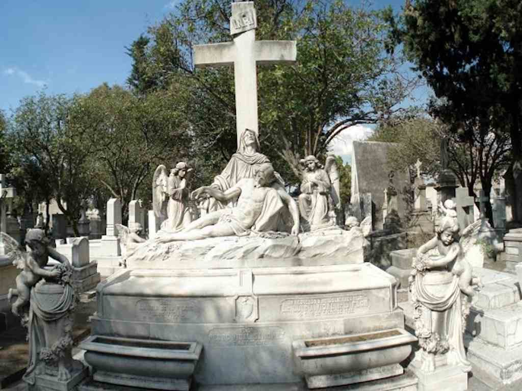 tour por los cementerios más célebres de CDMX Portada