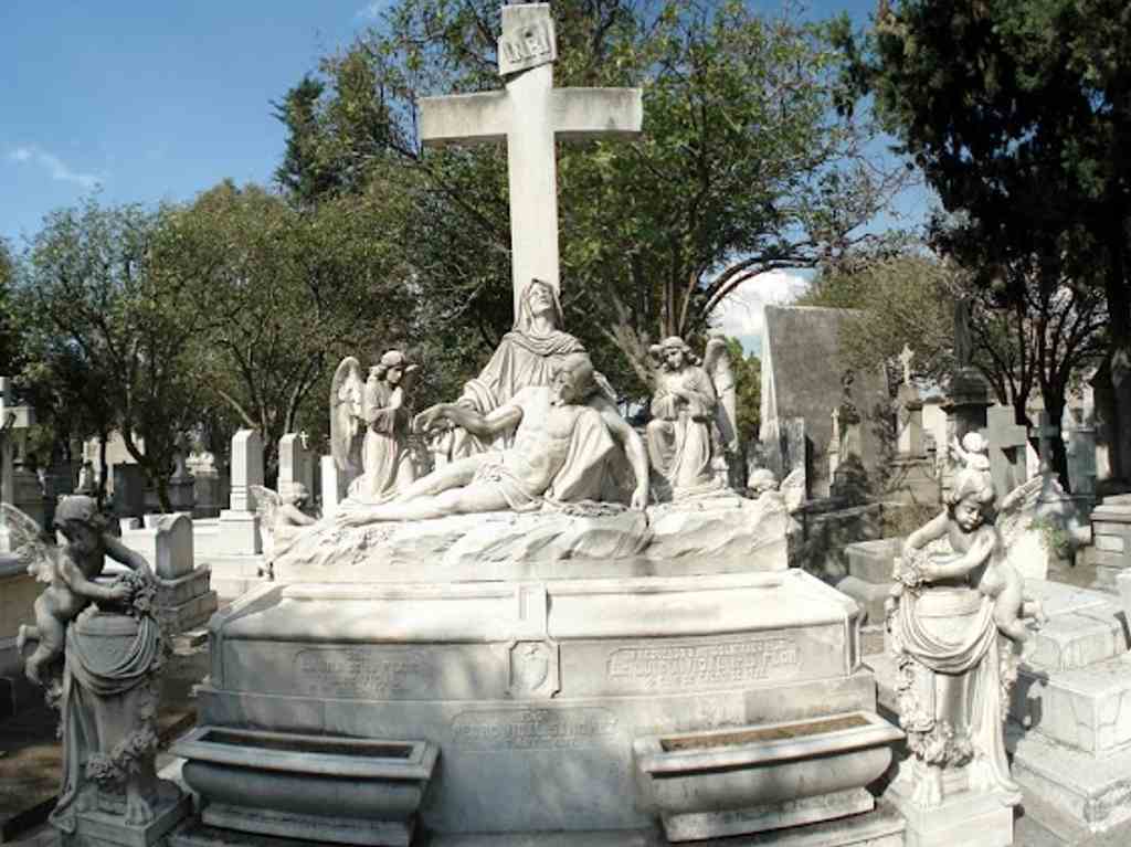 Cita gótica: tour por los cementerios más célebres de CDMX