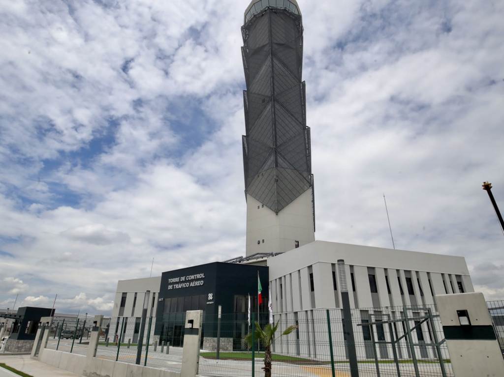 Conoce el aeropuerto de Santa Lucía en rodada dominical 1