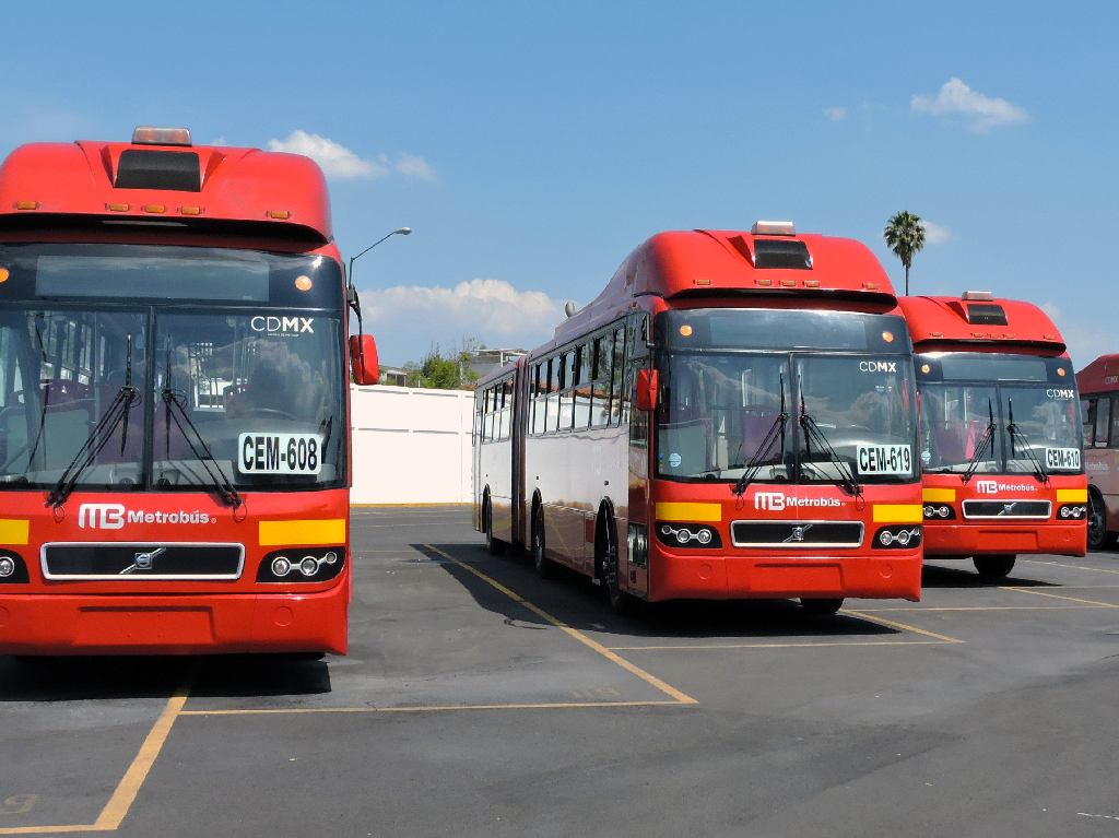 ampliacion-de-la-linea-4-del-metrobus-camiones