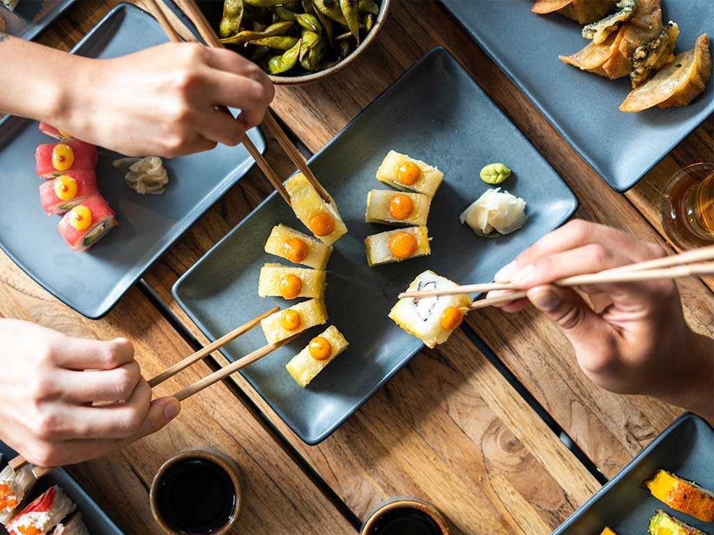Barra libre de sushi por solo 259 pesos, ¡ve por tu rollo favorito!