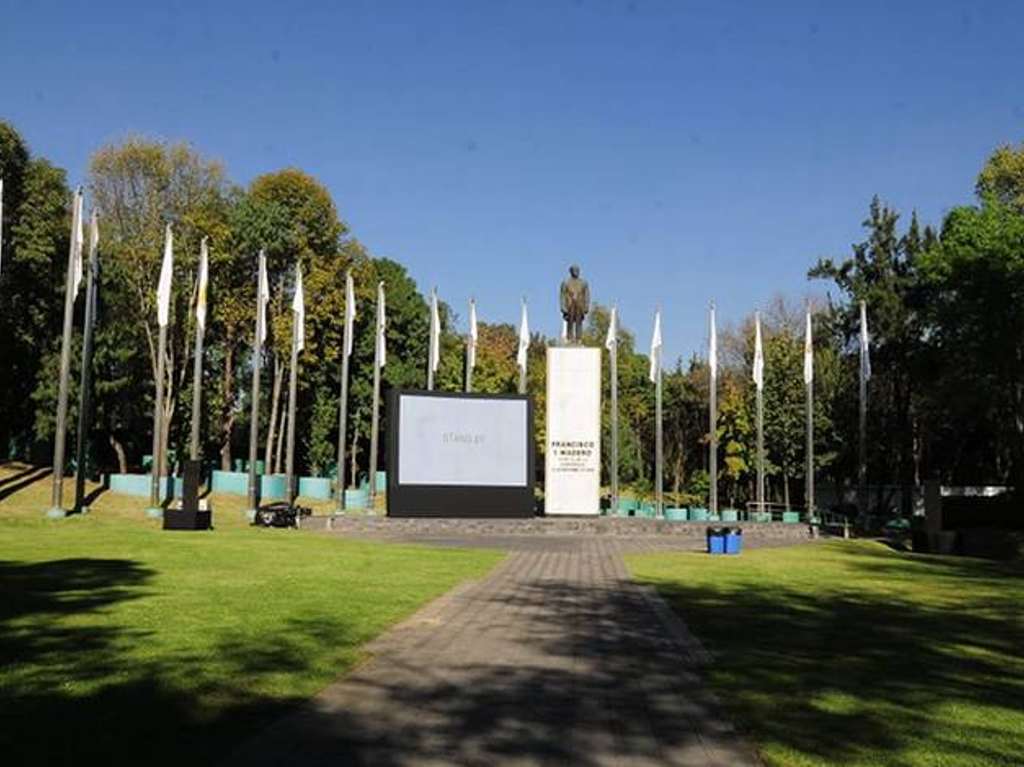 Visita el Complejo Cultural Los Pinos ¡ahora es pet friendly! Monumentos