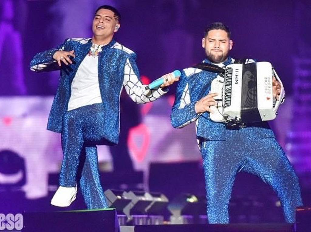 ¿Es cierto que Grupo Firme debe pagar multa por su concierto en Foro Sol?