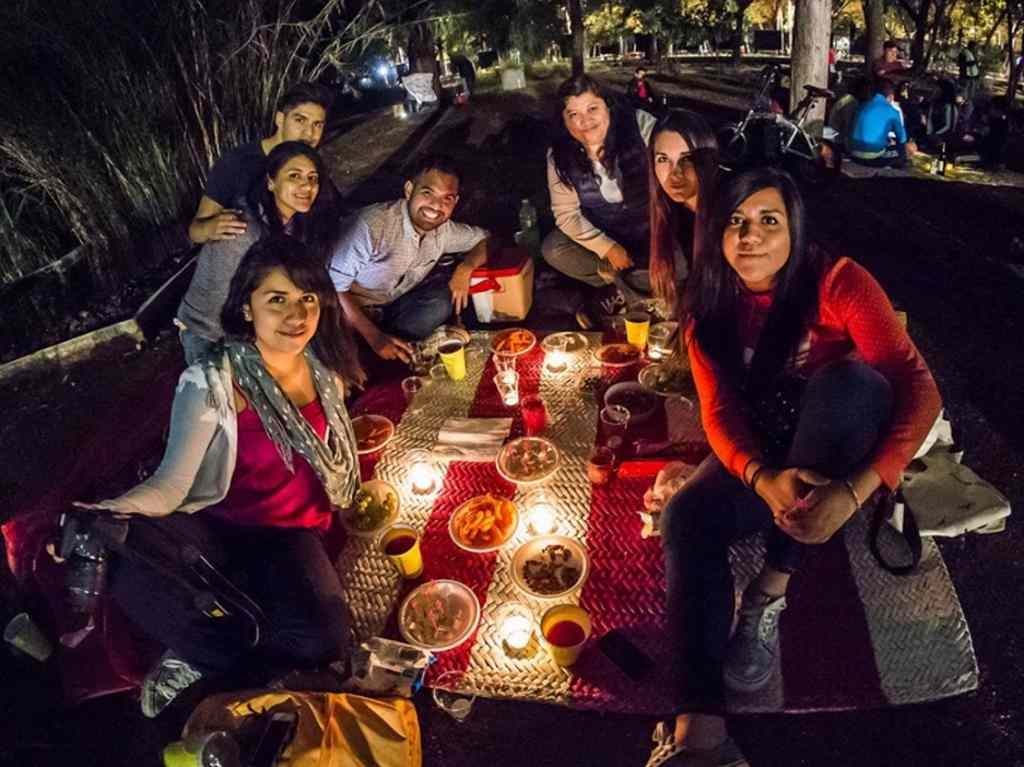 Picnic nocturno y cine sobre ruedas en Chapultepec 2022 Portada