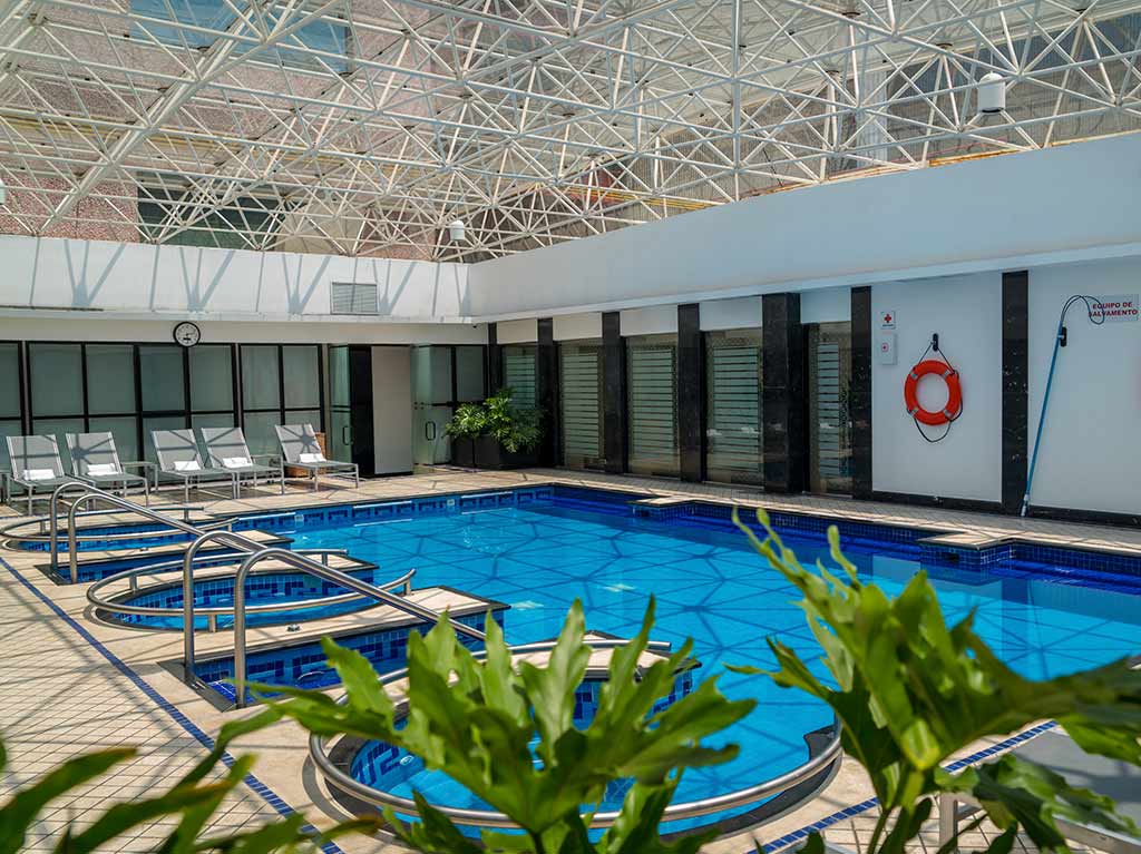 piscina-barcelo-mexico-reforma-el-mejor-hotel-para-hospedarte-en-la-ciudad