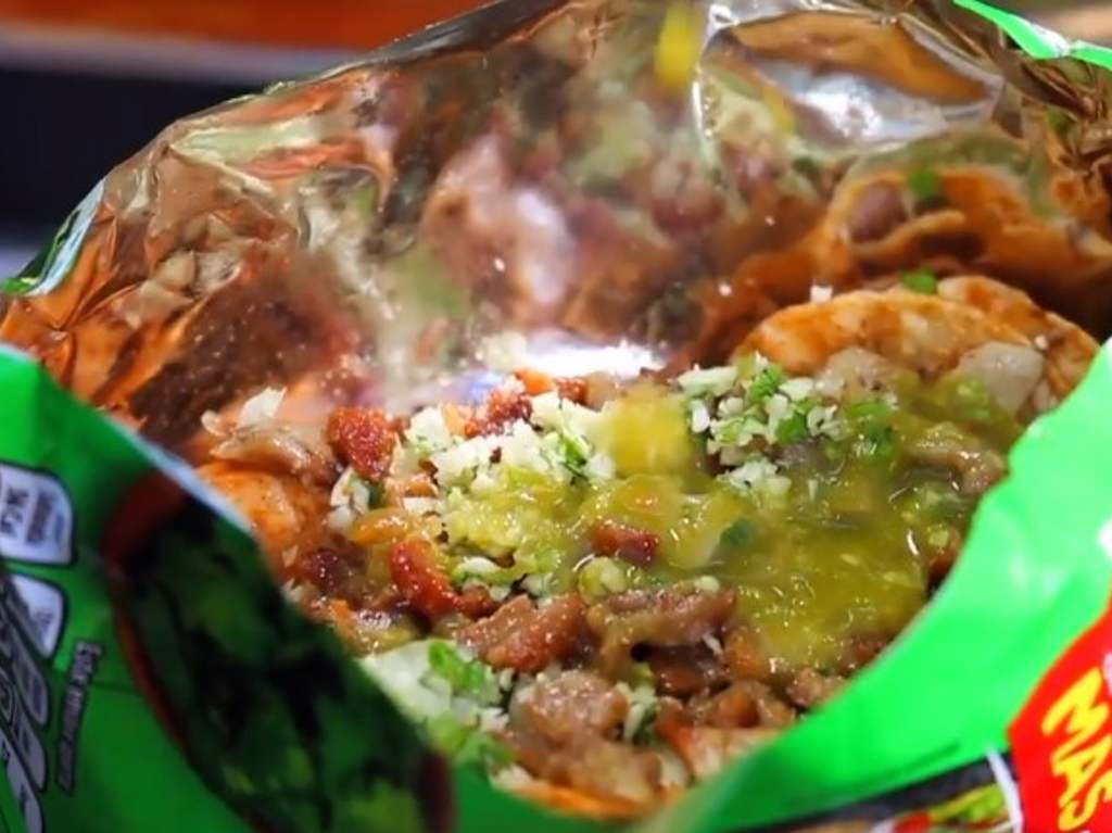 Tostitripas: bolsa de frituras y cinco tacos de tripita dorada Especialidad