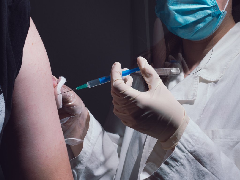 Vacunación para rezagados será durante todo el mes de marzo jeringa