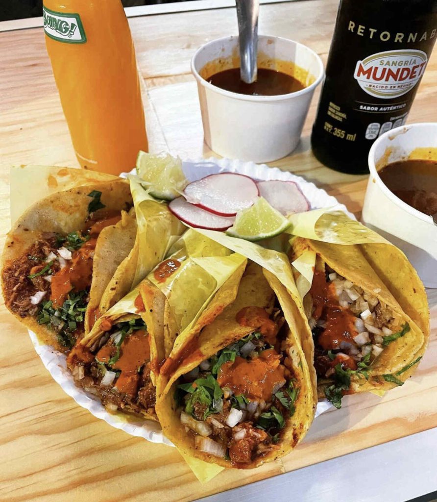 Birria-Colorado-Comida callejera en la colonia Roma: una ruta con los mejores puestos