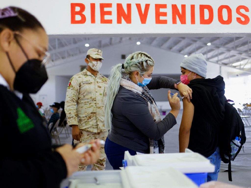 Jornada de vacunación masiva en CDMX: vacúnate en el Metro