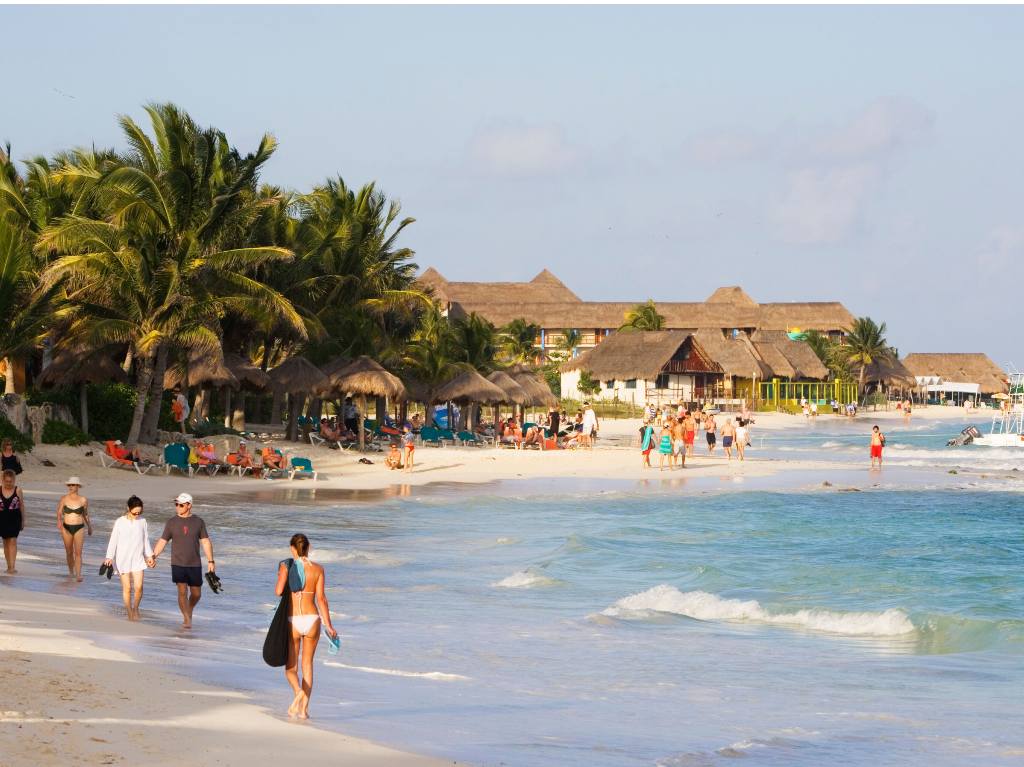 ¡En el mar la vida es más sabrosa! Ofrecen trabajo en Playa del Carmen