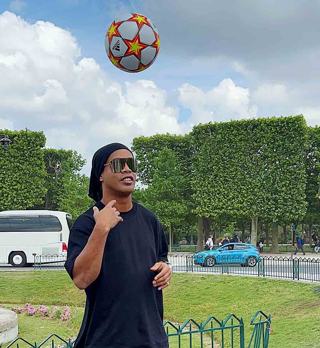 Ronaldinho nos dio un tour por París durante la final de la Champions League 3