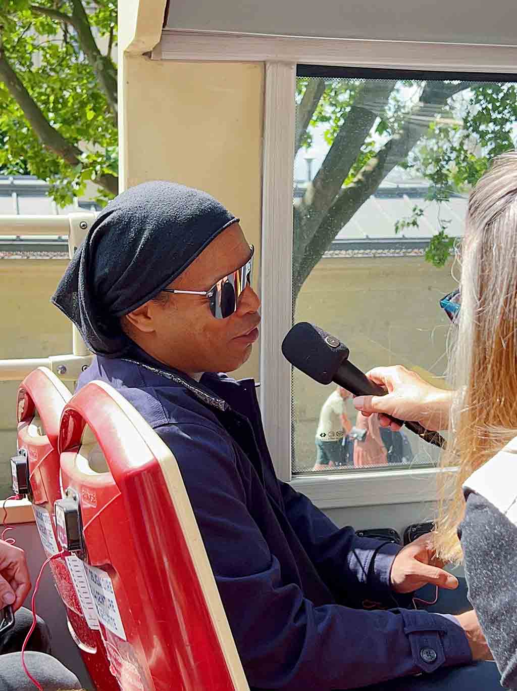 Ronaldinho nos dio un tour por París durante la final de la Champions League 2