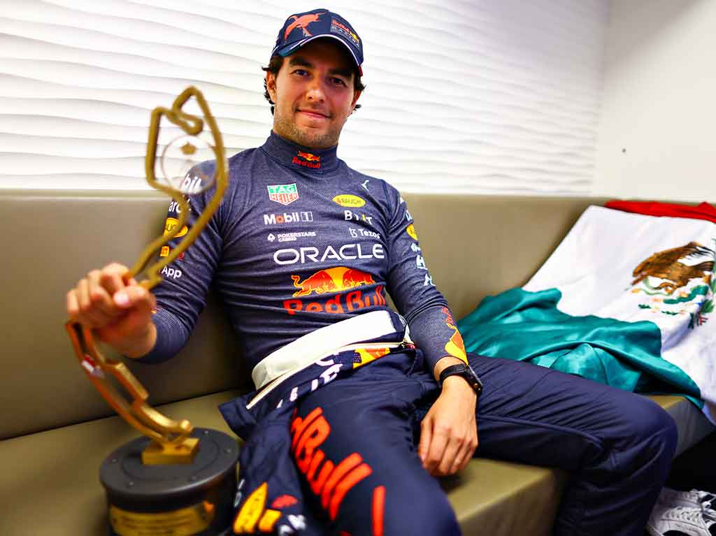 Checo Pérez renueva contrato con Red Bull hasta 2024