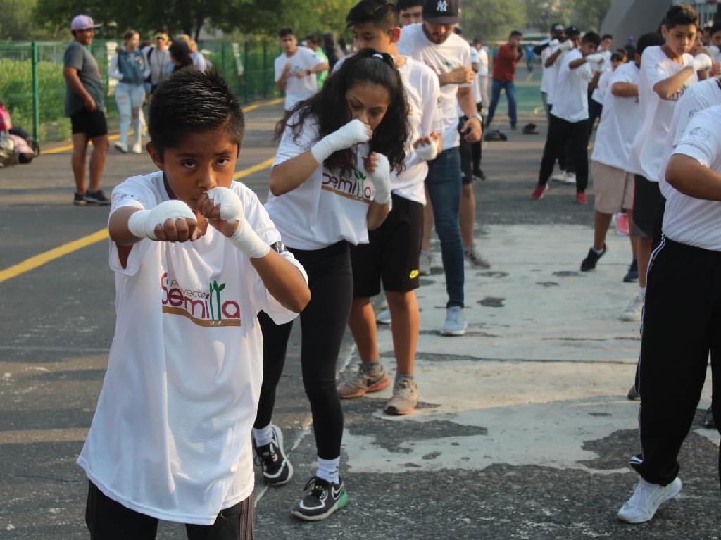 sylvester-stallone-te-invita-a-clase-de-box-que-rompera-el-record-mundial-ninos
