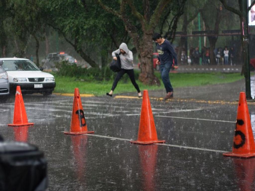 Prevén lluvias en CDMX y estados por Huracán Bonnie ¡No olvides tu paraguas!