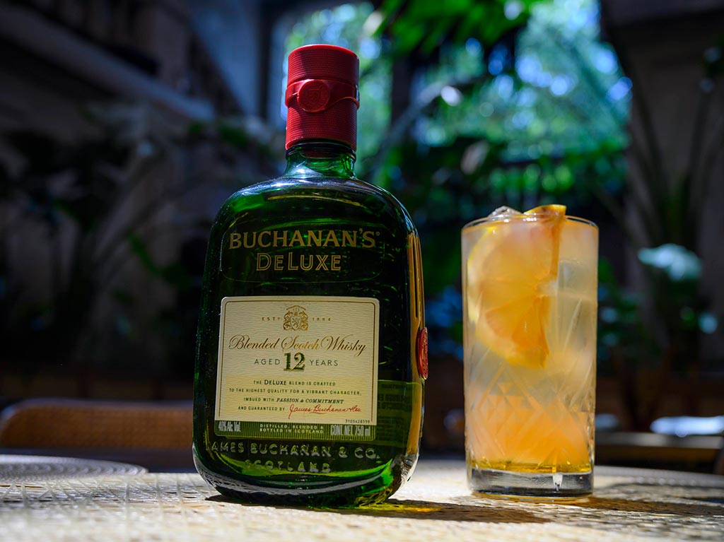 buchanans-lanzate-a-puerto-prendes-con-tus-amigos-disfruten-de-buena-comida-y-drinks