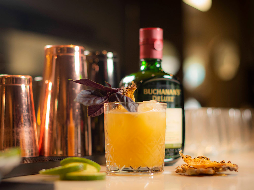buchanans-come-rico-bebe-un-drink-delicioso-y-disfruta-de-una-magica-tarde-en-catorze