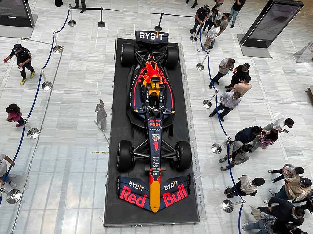 Checo Pérez: El RB18 de Red Bull Racing regresa a Plaza Carso