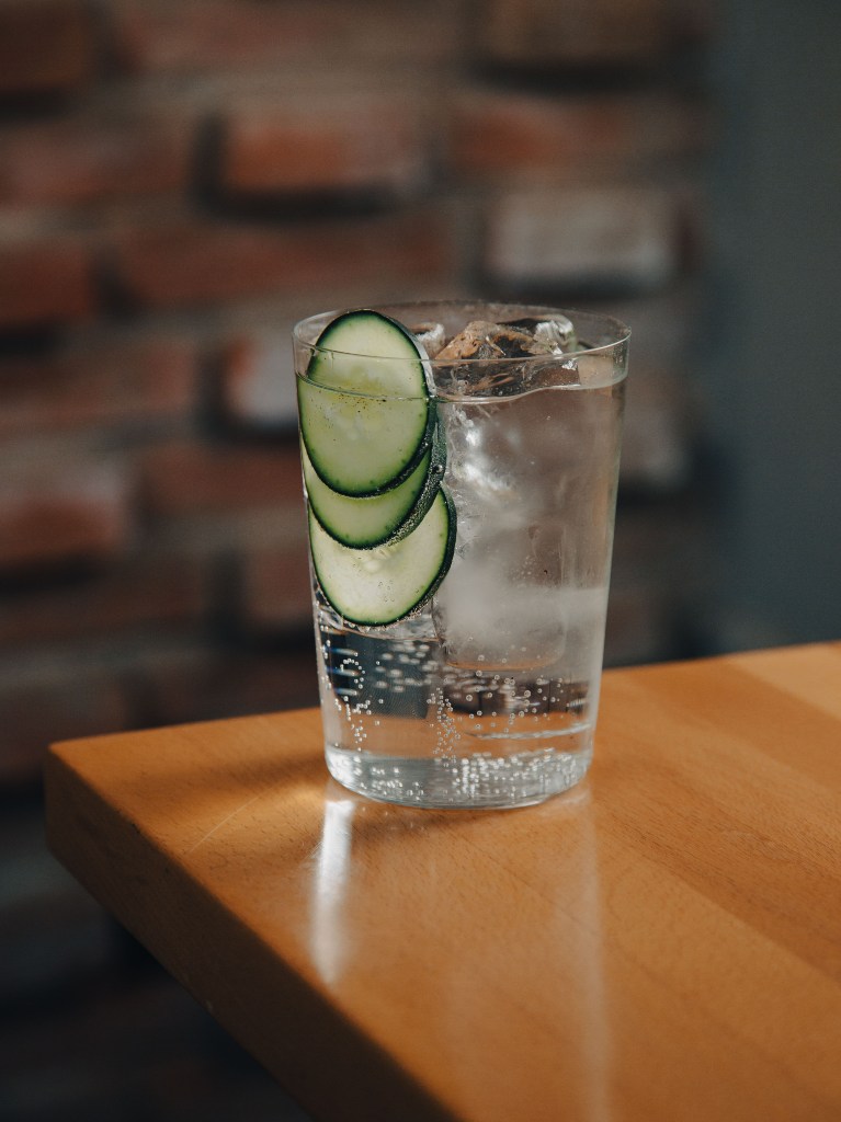 cocteles-ginebra-cucumber-lemonade