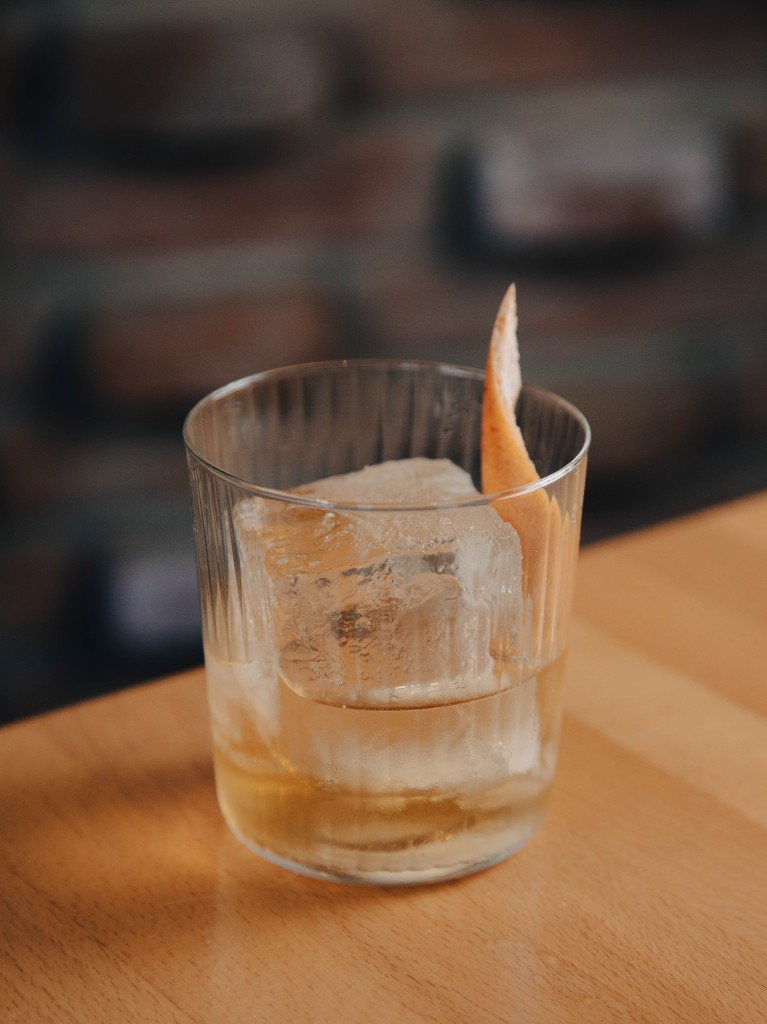 cocteles-ginebra-starry-old-fashioned-estrellado