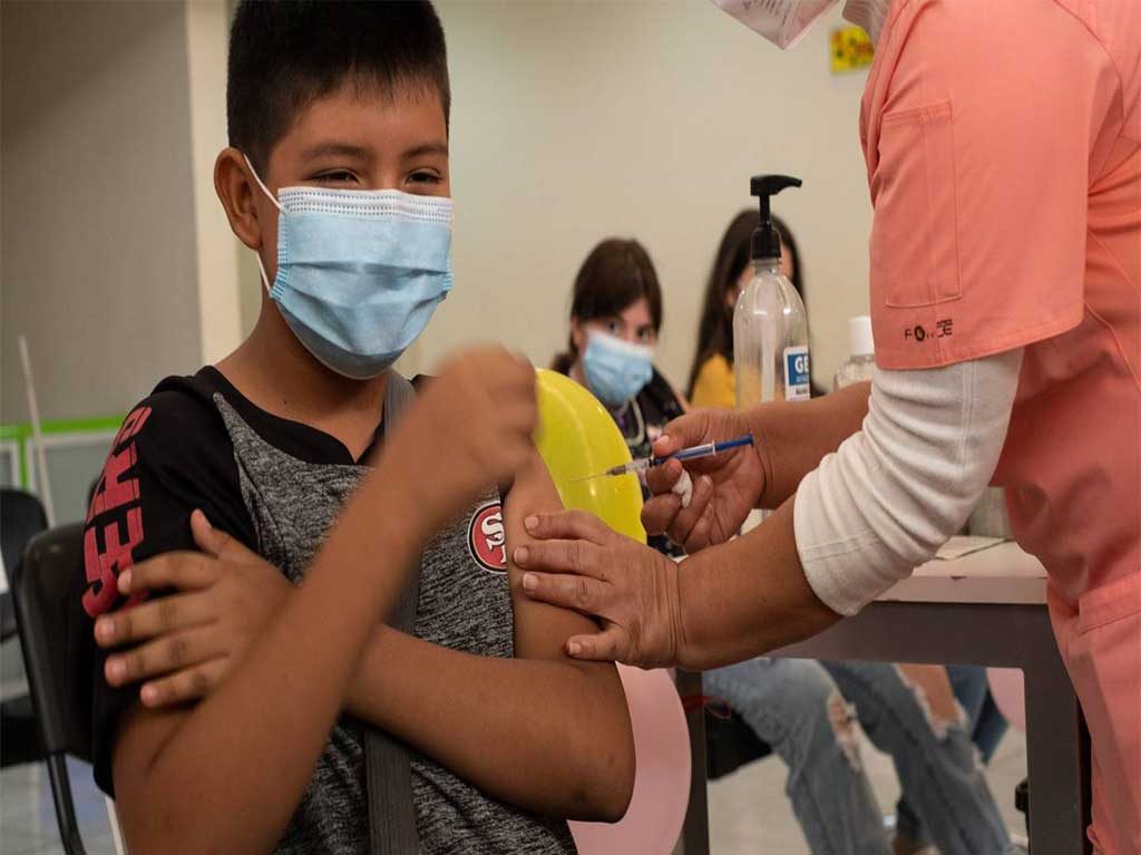 Inicia vacunación a menores de 10 y 11 años en 34 municipios del Edomex